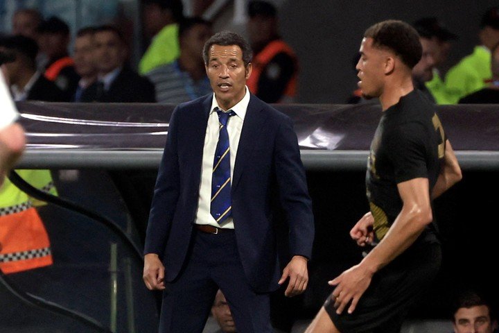 Remko Bicentini, entrenador de Curazao frente a Argentina. EFE