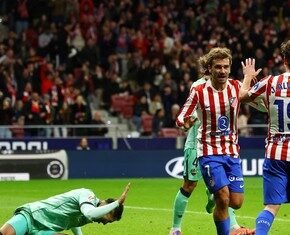 Doblete de Javier Saviola en un duelo entre leyendas del Barcelona contra Real Madrid