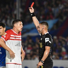 La roja de Guido Carrillo que encendió la polémica en Estudiantes: "Son todos unos delincuentes"