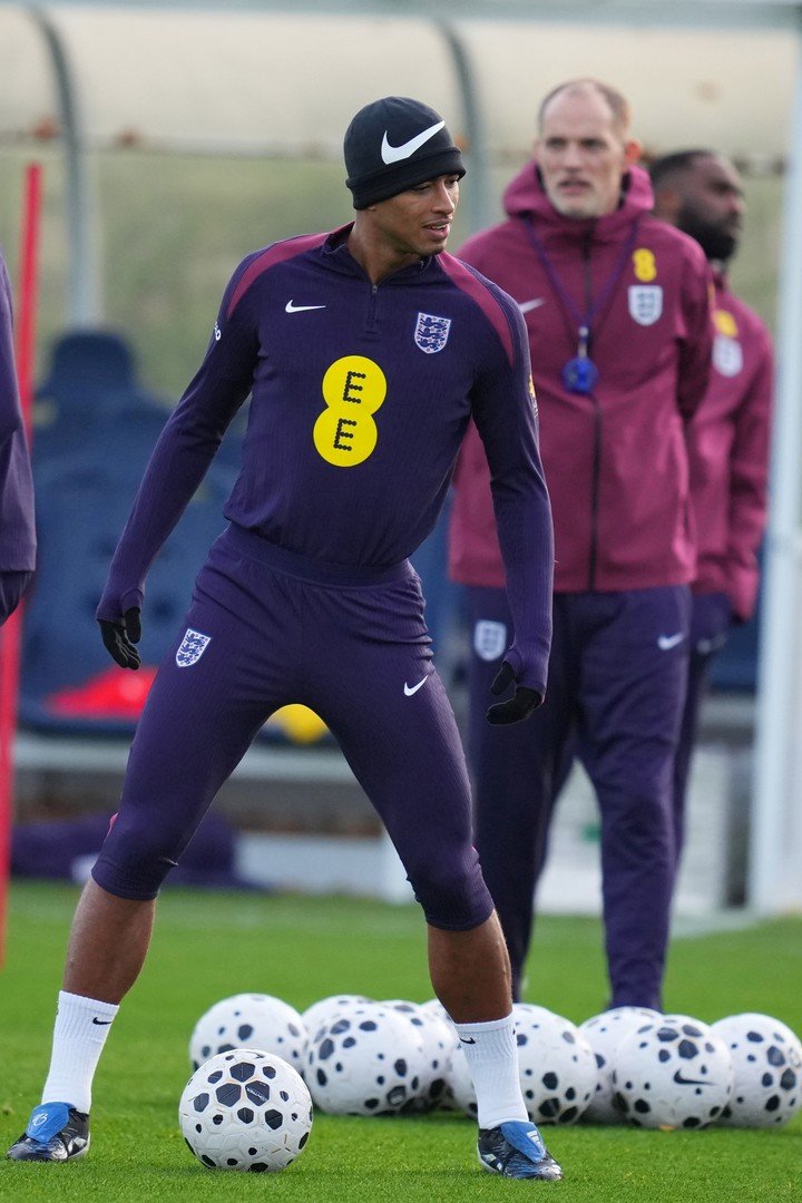 Tuchel y Bellingham, juntos en un entrenamiento. (AP Photo/Kirsty Wigglesworth)