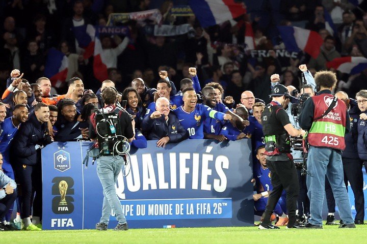 Francia celebra la clasificación al Mundial 2026. (EFE)