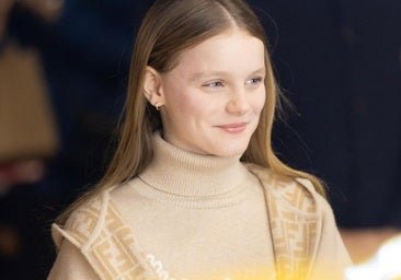 La hija de Charlène de Mónaco sorprende con un abrigo capa de 1000 euros: los detalles del look de la princesa Gabriella