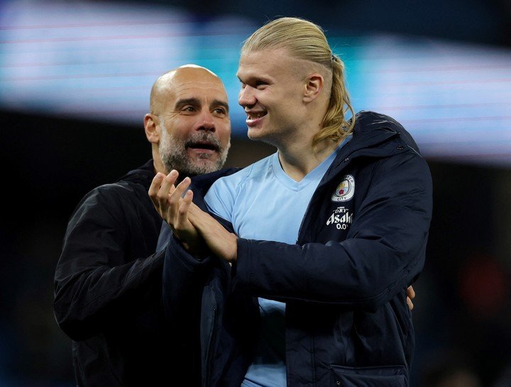 Guardiola junto a Haaland. (REUTERS/Phil Noble)