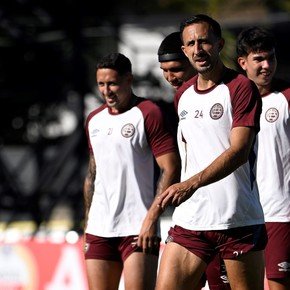 Final a la vista: hinchas en camino, último entrenamiento y el posible 11 de Lanús para enfrentar al Atlético Mineiro