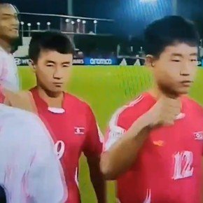 Video: el particular saludo de los jugadores de Corea del Norte a sus rivales en el Mundial Sub 17