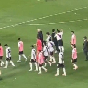 Video: la trompada que pegó Salas mientras los jugadores de River se iban de la Bombonera