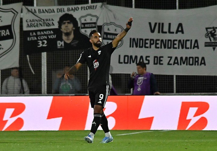 Deportivo Riestra vs Instituto. (FOTOBAIRES)