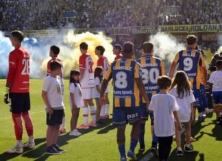 El presidente de Lanús habló sobre el polémico pasillo de Estudiantes a Central: «No me gustó»