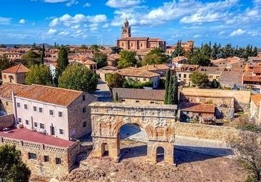 El pueblo medieval más bonito está a menos de dos horas de Madrid y conserva un arco romano único en España