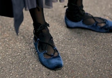 Este otoño las bailarinas de terciopelo están de moda y estos son los modelos más bonitos para llevar a diario