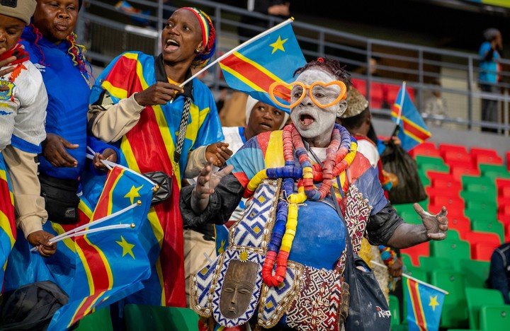 Hinchas del Congo coparon el estadio de Rabat, Marruecos, donde se disputó el partido con Nigeria.