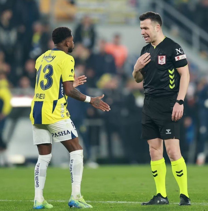 Árbitros en la mira en Turquía.