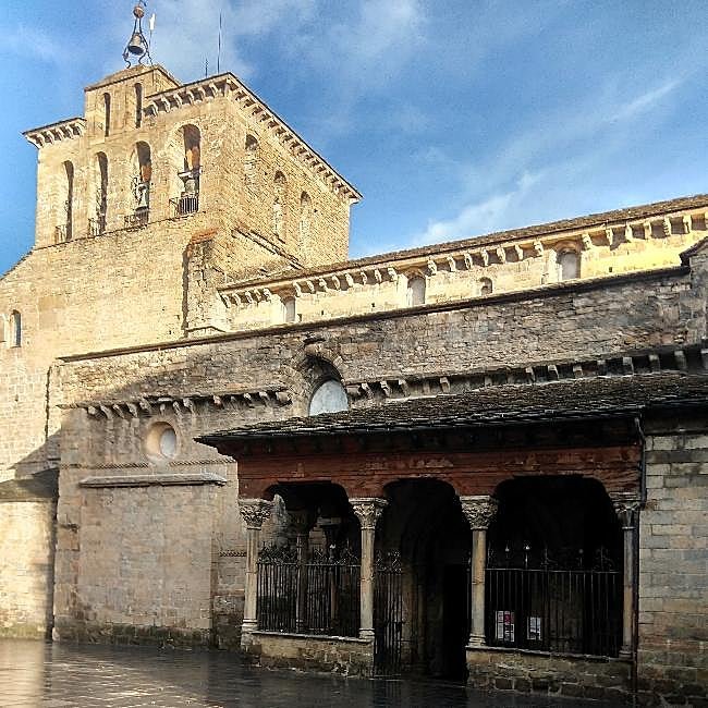 La catedral de Jaca es una joya del primer románico.