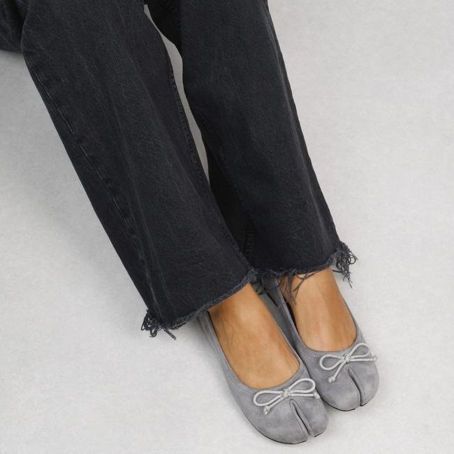 Bailarinas tabi grises de Bosanova, 32,95 euros.