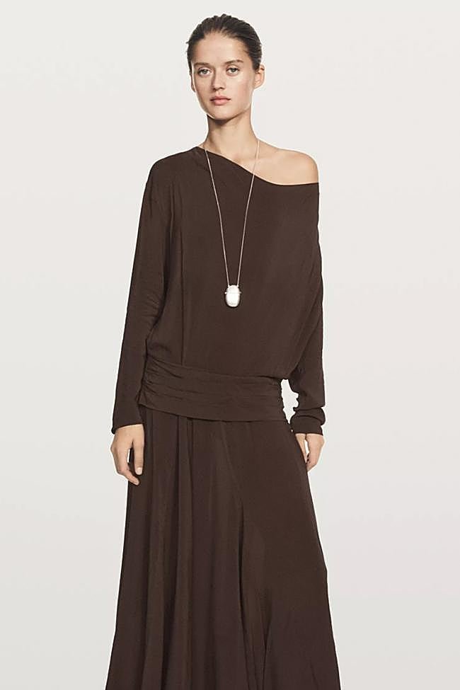 Vestido estilo fajín de Massimo Dutti.