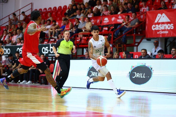 Se escapa Lezcano en Ferro vs. Instituto.
