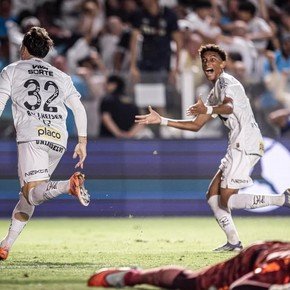 Con gol de Rollheiser en el descuento, el Santos de Neymar salió de la zona de descenso y amargó a un Palmeiras que perdió la cima