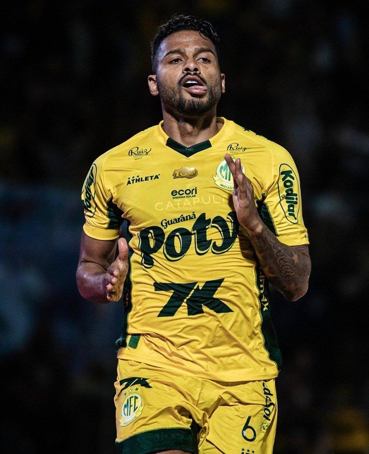 Reinaldo, la figura del Mirassol.