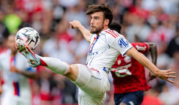 Nicolás Tagliafico ante el Lille. (Foto: Prensa Olympique de Lyon)