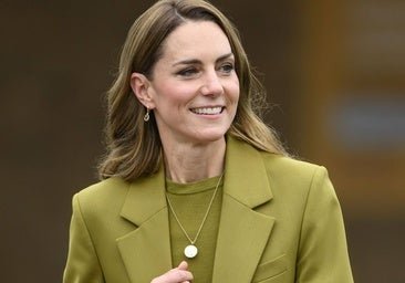 Kate Middleton rescata un traje de Victoria Beckham en un día clave para la diseñadora: elegante y que hace tipazo