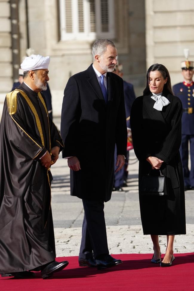 El sultán de Omán junto a los reyes Felipe y Letizia.