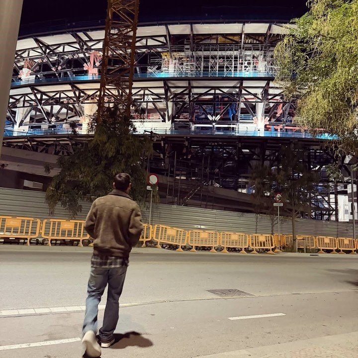 Messi se dio una vuelta por el remozado estadio del Barcelona.