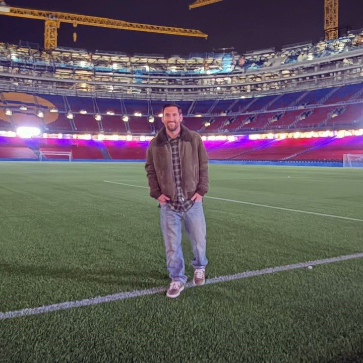 Messi se dio una vuelta por el remozado estadio del Barcelona.