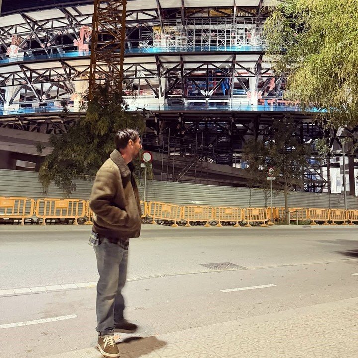 Messi se dio una vuelta por el remozado estadio del Barcelona.
