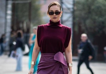 Las invitadas en burdeos son las más elegantes: los vestidos más bonitos para bodas de otoño