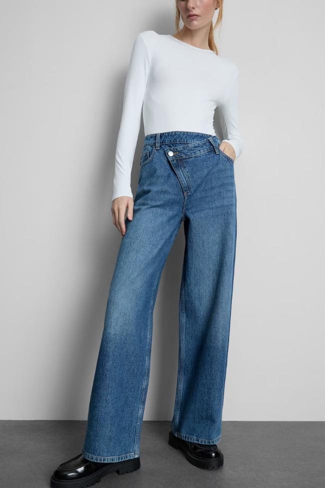 Vaqueros asimétricos de Primark (22 euros)