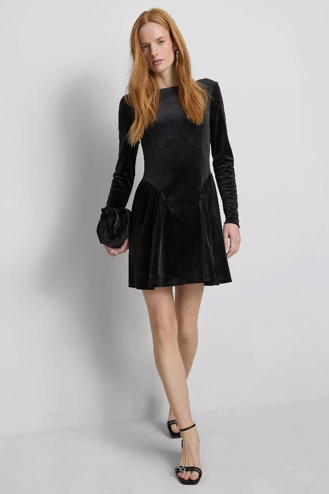 Vestido negro de terciopelo de Primark (18 euros)