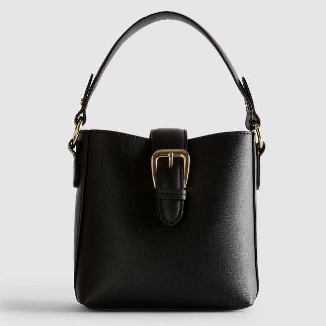 Bolso negro de Primark (13 euros)