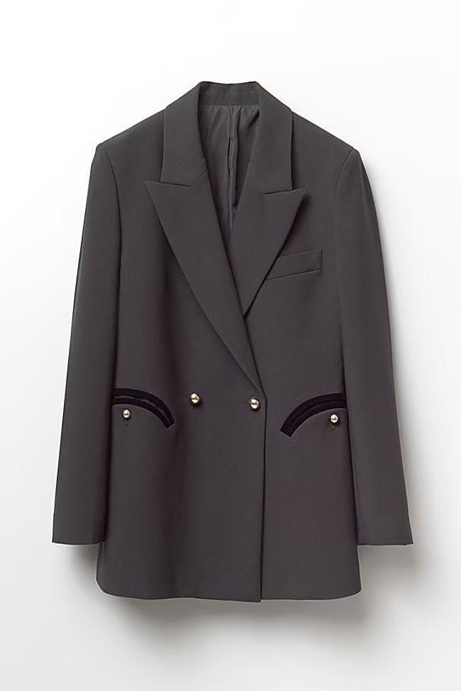 Chaqueta de terciopelo de Sfera (59,99 euros)