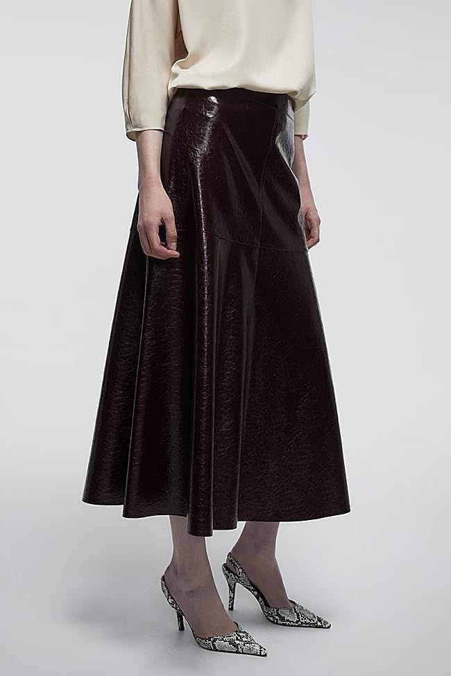 Falda con vuelo de Sfera (39,99 euros)