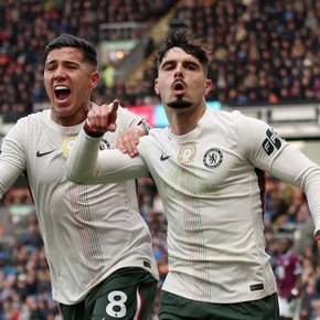 Con gol y un partidazo de Enzo Fernández, el Chelsea de los argentinos le ganó al Burnley y quedó cerca de la punta en la Premier