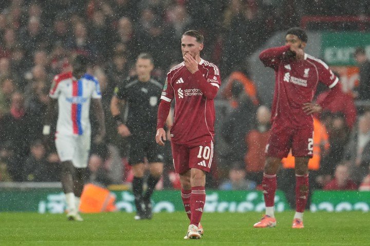 La derrota del Liverpool ante el Crystal Palace por League Cup. (AP Photo/Jon Super)