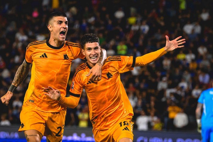 Matías Soulé y el festejo tras su gol al Pisa por la Serie A. (Foto: Prensa Roma)