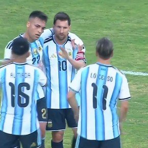 Argentina cerró su 2025 ganándole a Angola con goles de Lautaro y Messi
