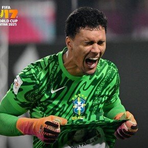 Con un jugador menos, Brasil derrotó a Paraguay por penales y accedió a los octavos de final del Mundial Sub 17