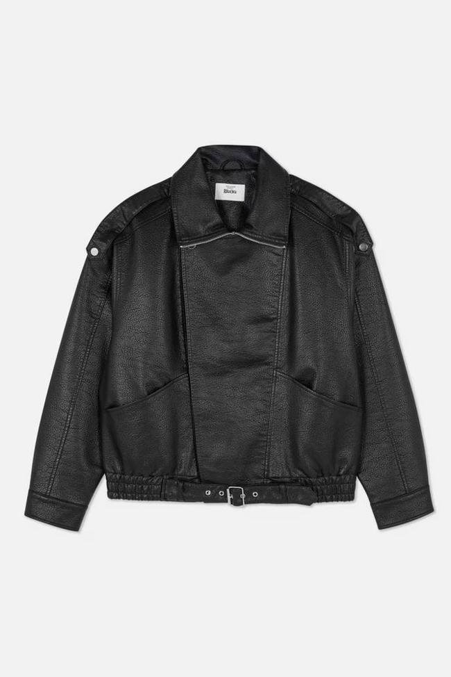 Cazadora bómber de piel sintética de Rita Ora (38€)