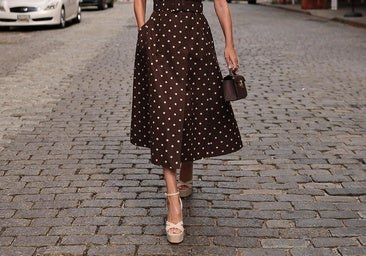 Tacón ancho y plataforma, las sandalias que las invitadas más cómodas aman