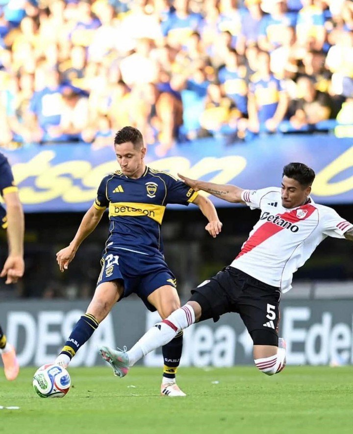 Ander Herrera se dio el gusto de jugar un superclásico en la Bombonera.