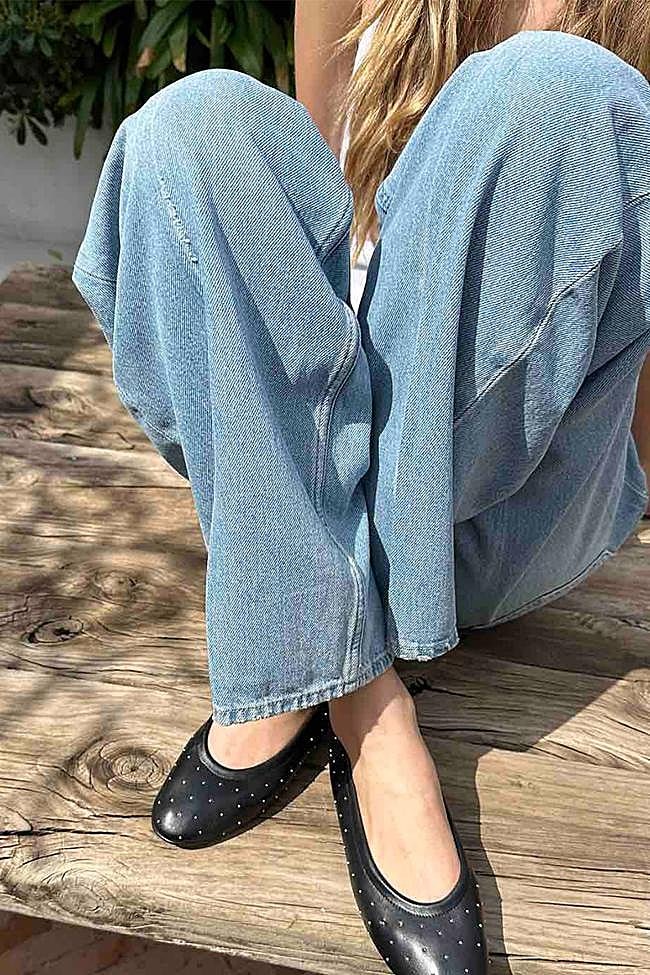 Bailarinas con detalle de tachuelas mini de Adeba Madrid.