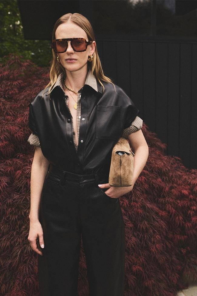 Total look en color negro de piel de la firma Agolde y Citizens of Humanity.