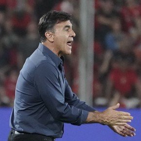 Quinteros: de "ojalá podamos entrar a la Sudamericana" a "la presión es bastante fuerte en este club"