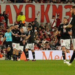 Las llamativas estadísticas de Riestra, que está a un paso de la Libertadores
