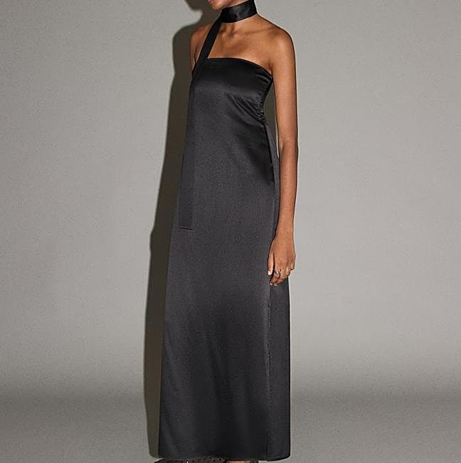 Satén negro minimal de Mango, 35,99 euros.