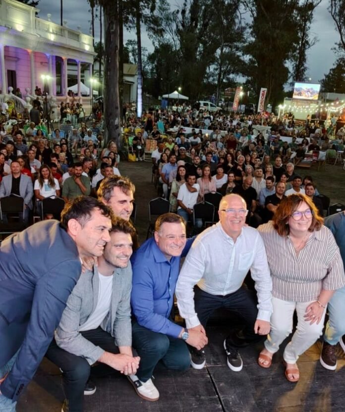 Almafuerte fue sede del lanzamiento del Mes de los Lagos y las Lagunas y presentó su Temporada de Verano