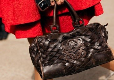 Bolsos trenzados, el complemento tendencia más original y elegante para marcar la diferencia en cualquier estilismo