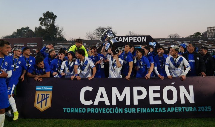 Vélez le había ganado la final a San Lorenzo en cancha de Platense.